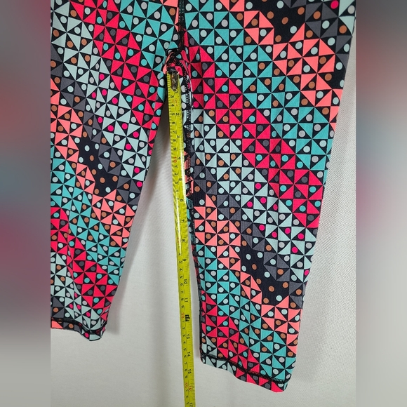 Victorias secret knock out crop leggings- 25 inches long size small - Picture 4 of 4